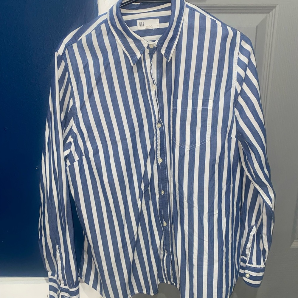 GAP women’s Navy and White Striped Button Down Shirt - Picture 3 of 8
